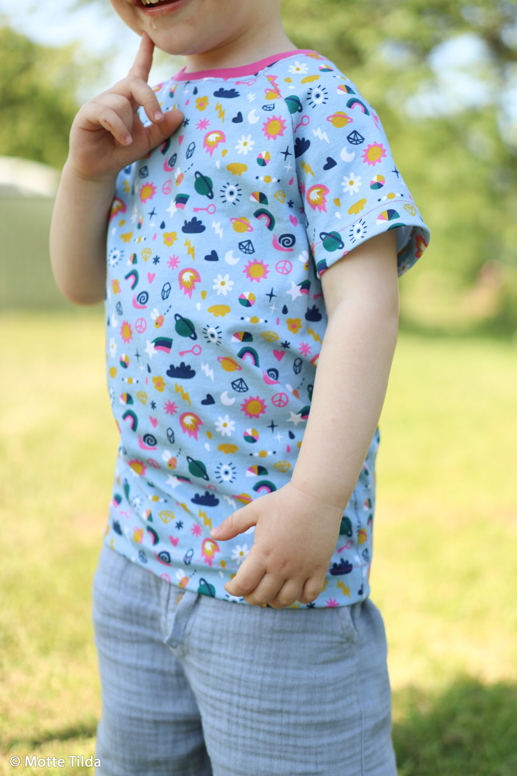 Stoff LITTLE THINGS hellblau - Swafing Baumwolljersey – Bild 5